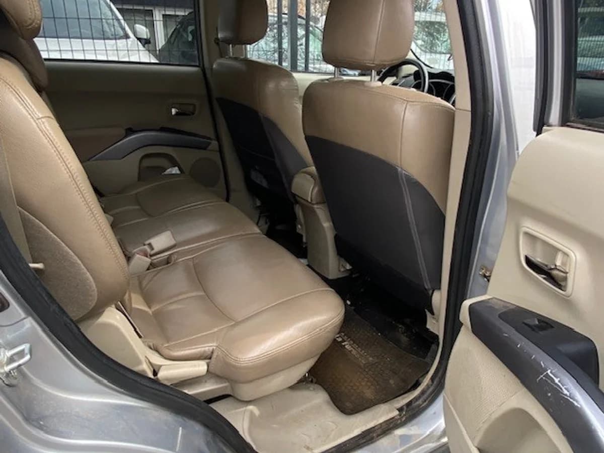 MITSUBISHI OUTLANDER 3.0 Autom. Paddle Shift 2010 - Imagen 9