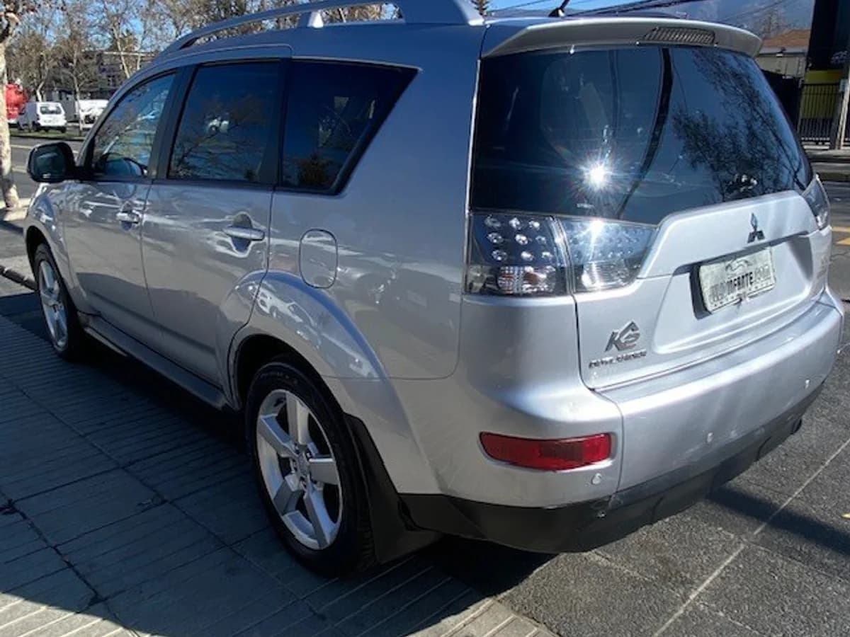 MITSUBISHI OUTLANDER 3.0 Autom. Paddle Shift 2010 - Imagen 4