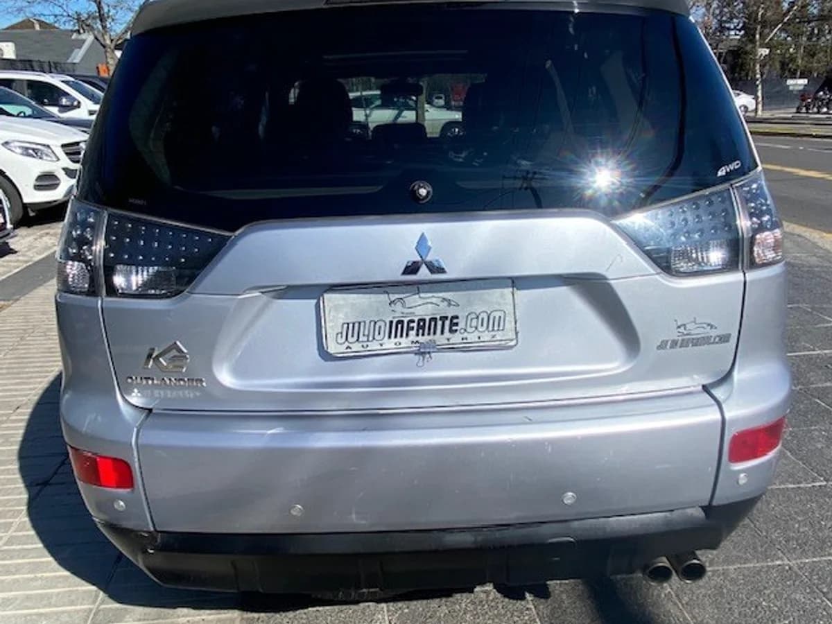 MITSUBISHI OUTLANDER 3.0 Autom. Paddle Shift 2010 - Imagen 6