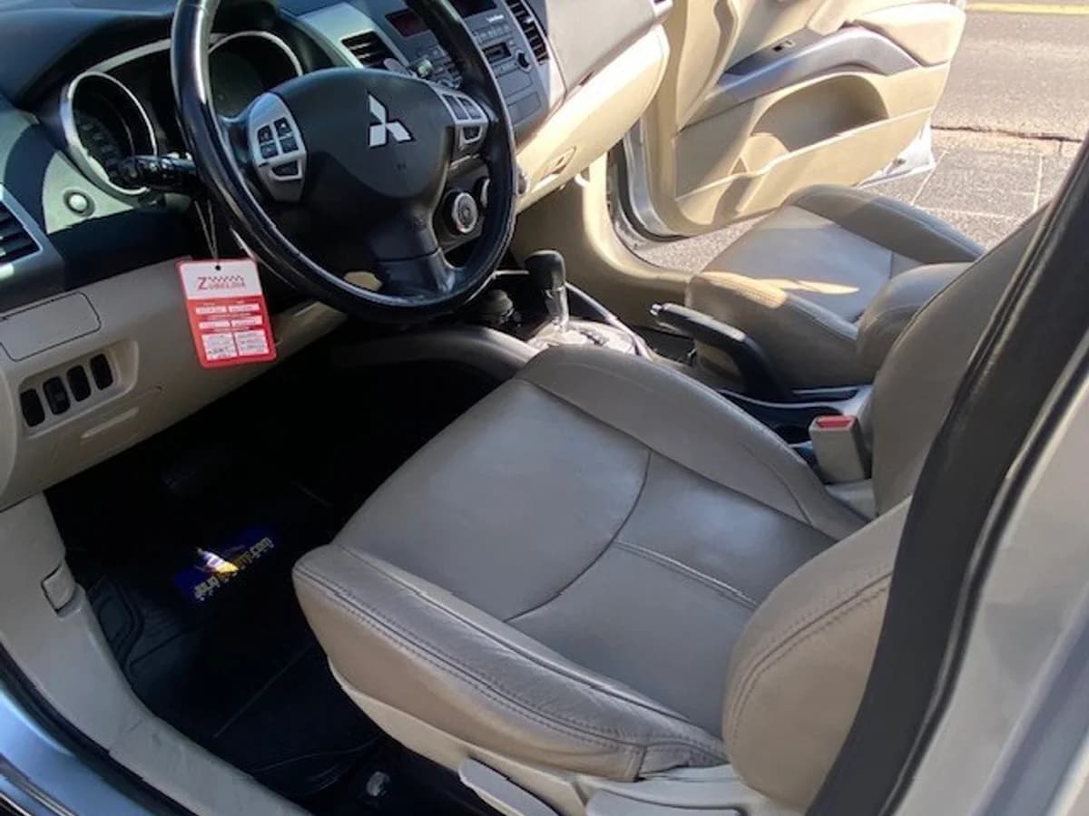 MITSUBISHI OUTLANDER 3.0 Autom. Paddle Shift 2010 - Imagen 14
