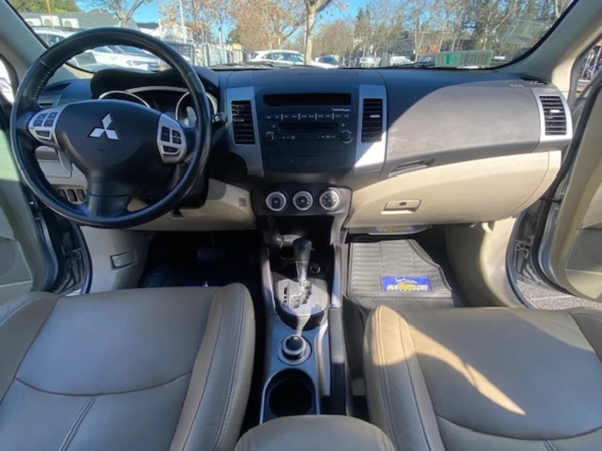 MITSUBISHI OUTLANDER 3.0 Autom. Paddle Shift 2010 - Imagen 17