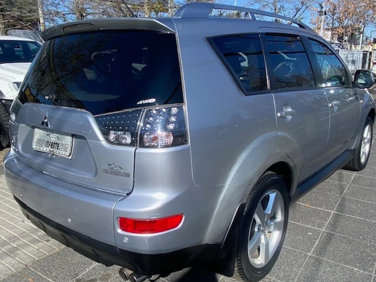 MITSUBISHI OUTLANDER 3.0 Autom. Paddle Shift 2010 - Imagen 2