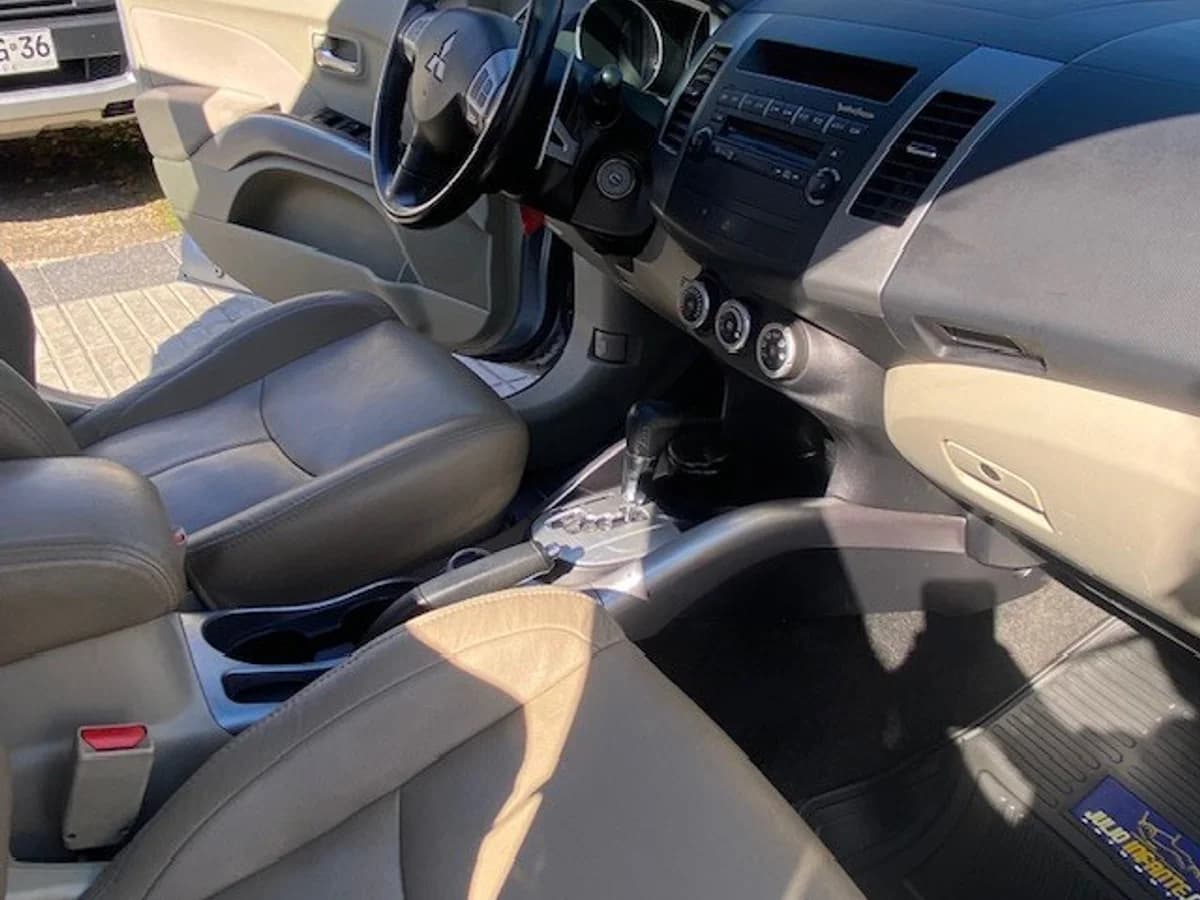 MITSUBISHI OUTLANDER 3.0 Autom. Paddle Shift 2010 - Imagen 9