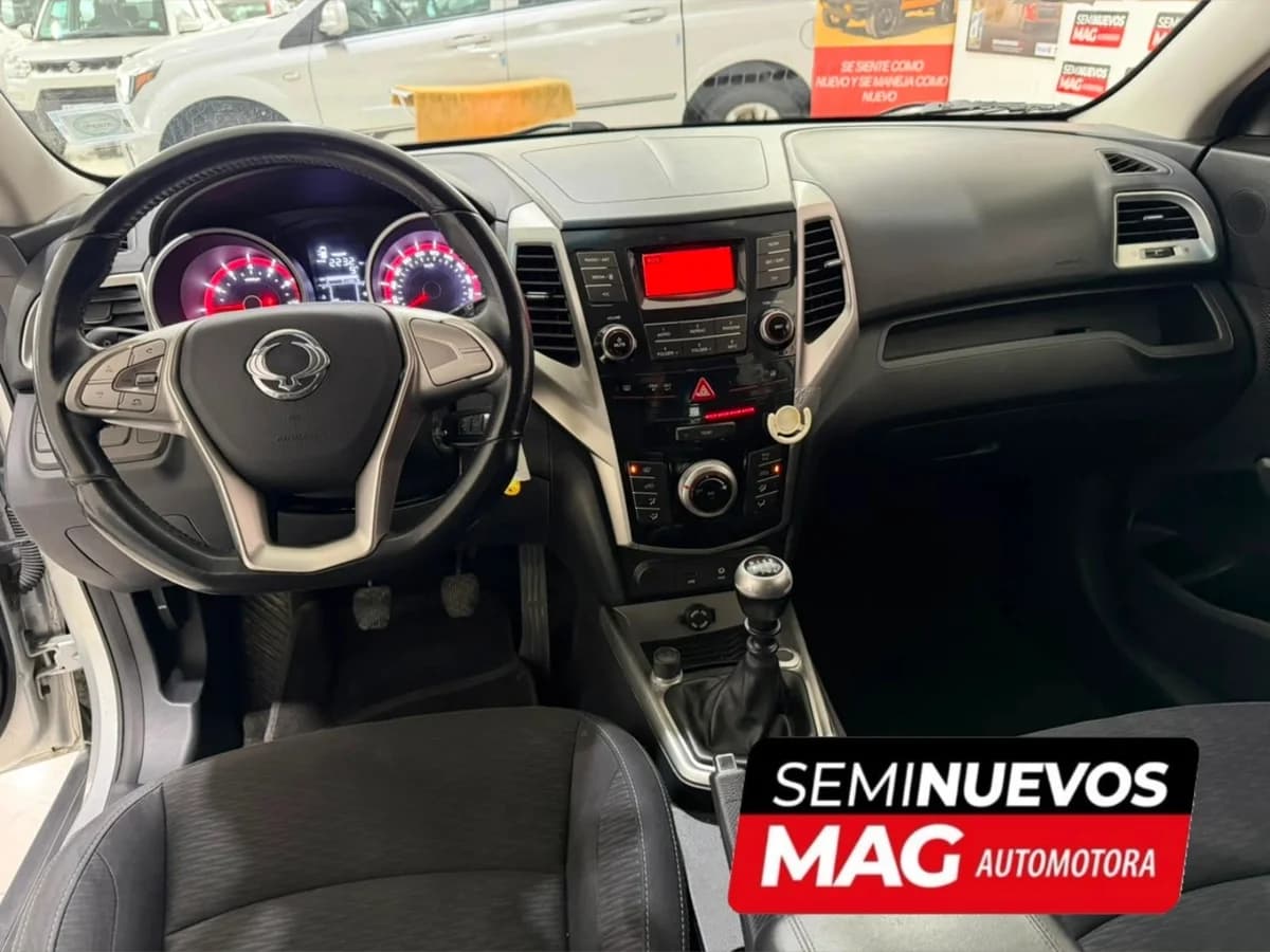 SSANGYONG TIVOLI 1.6 FULL MT 2016 - Imagen 6