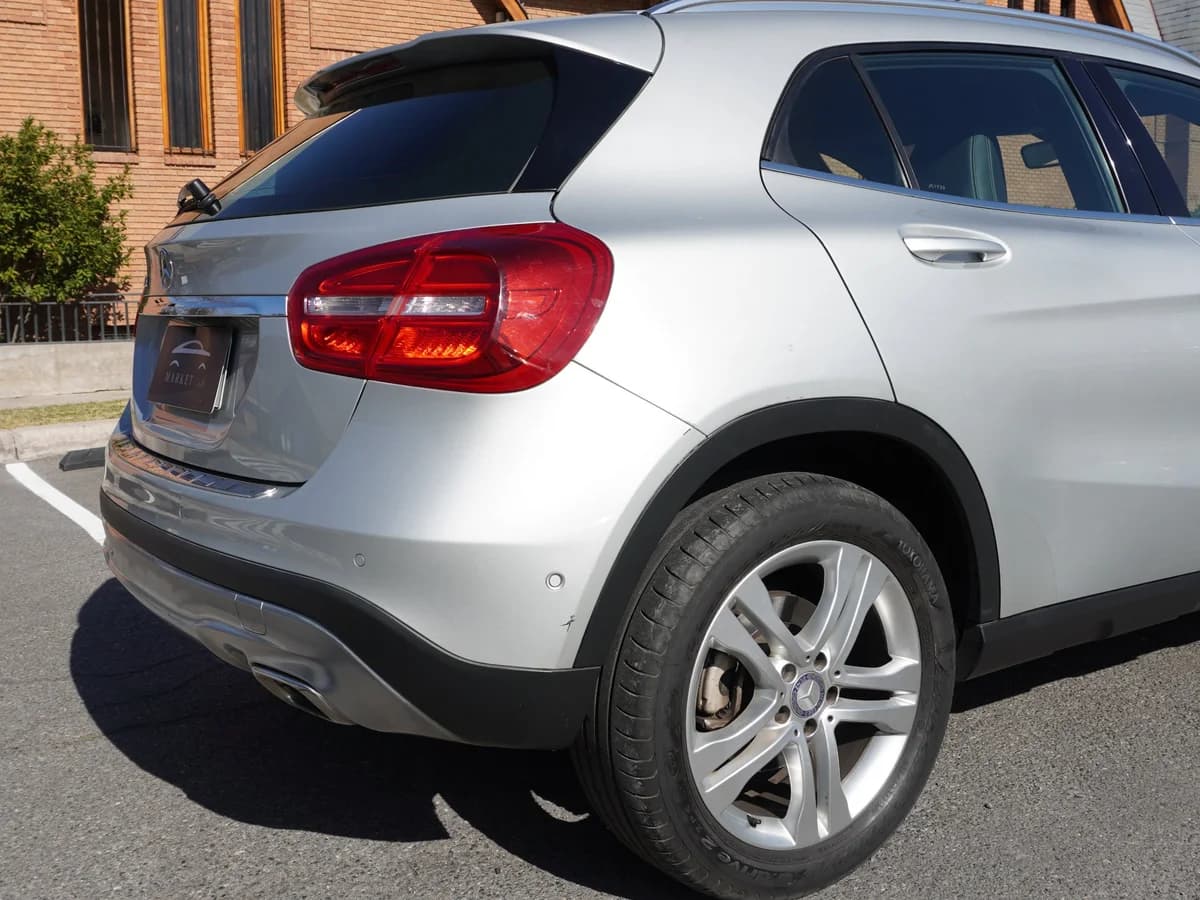 Mercedes Benz GLA 200 1.6 AT año 2016 - Imagen 13