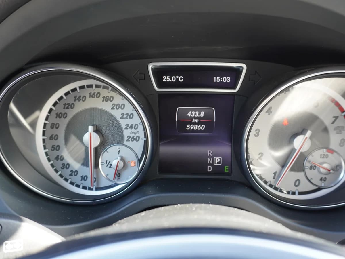 Mercedes Benz GLA 200 1.6 AT año 2016 - Imagen 23