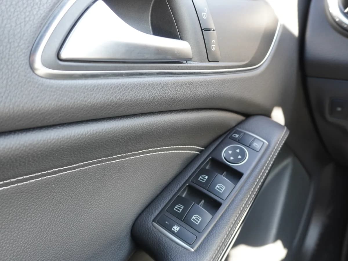 Mercedes Benz GLA 200 1.6 AT año 2016 - Imagen 24