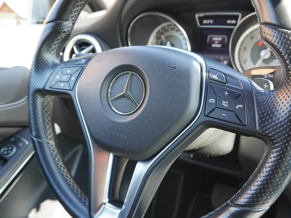 Mercedes Benz GLA 200 1.6 AT año 2016 - Imagen 27