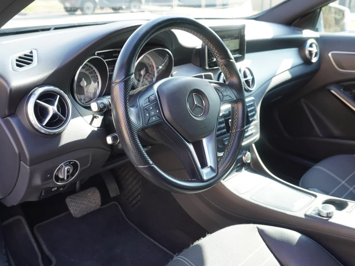 Mercedes Benz GLA 200 1.6 AT año 2016 - Imagen 28