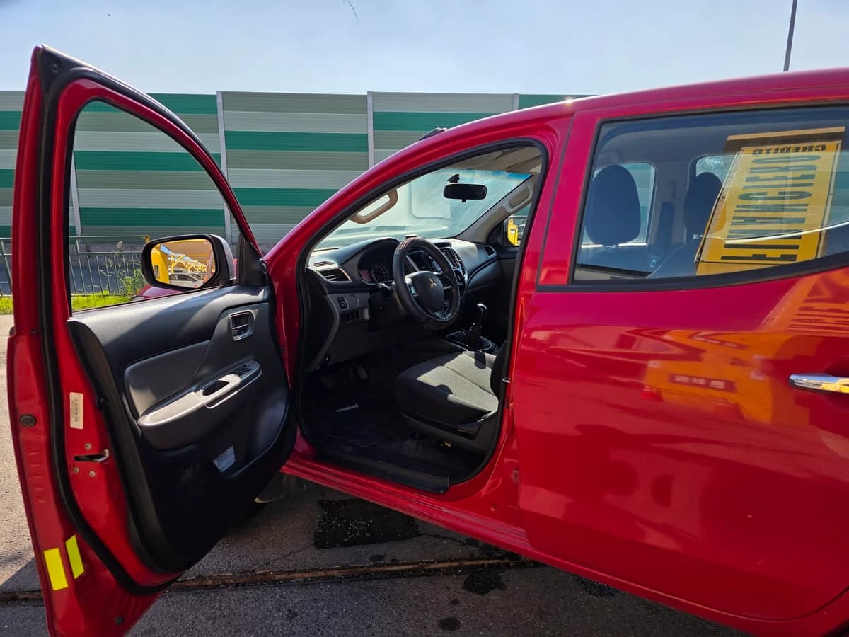 MITSUBISHI L200 KATANA 2.4 4X4 2019 - Imagen 7