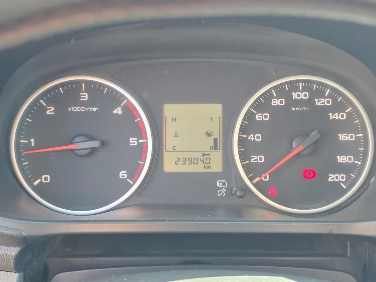 MITSUBISHI L200 KATANA 2.4 4X4 2019 - Imagen 10