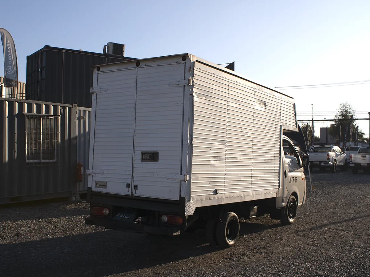 HYUNDAI PORTER 2.5 GLS CRDI DIESEL 4X2 CHASSIS AC 6MT 2P 2020 - Imagen 4