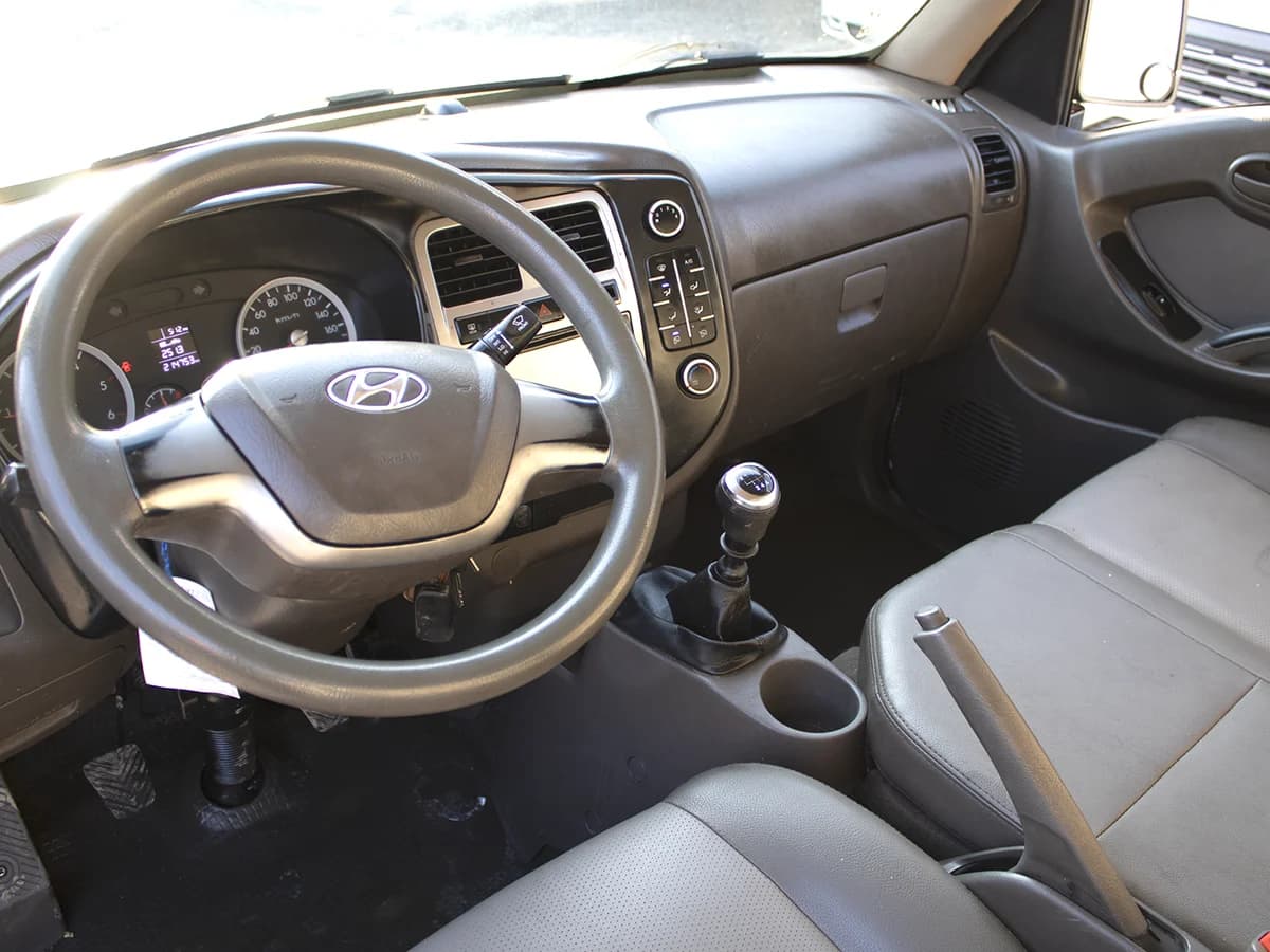 HYUNDAI PORTER 2.5 GLS CRDI DIESEL 4X2 CHASSIS AC 6MT 2P 2020 - Imagen 6