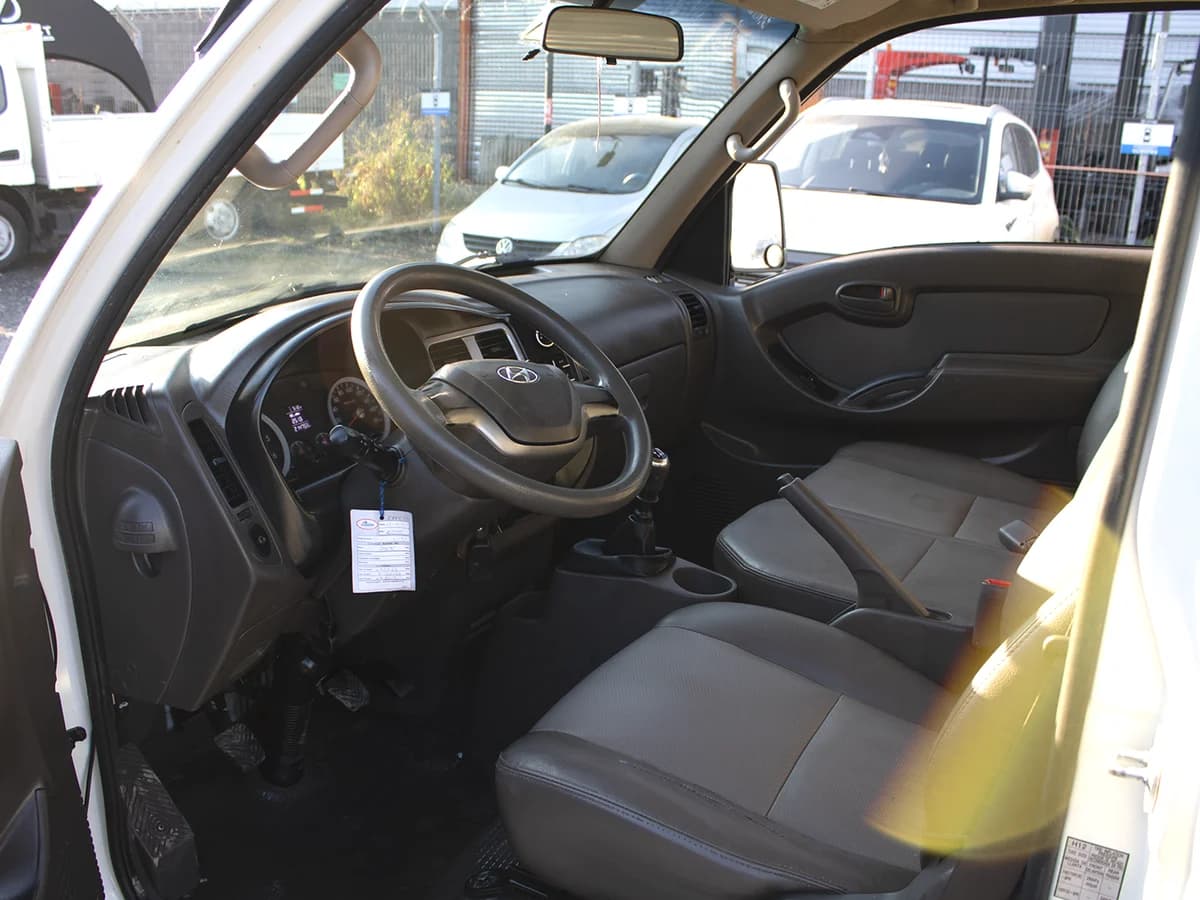 HYUNDAI PORTER 2.5 GLS CRDI DIESEL 4X2 CHASSIS AC 6MT 2P 2020 - Imagen 7