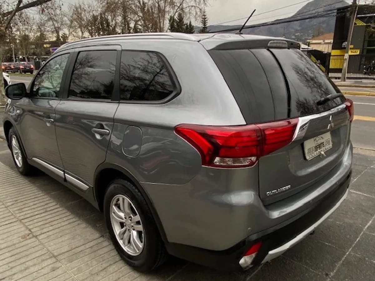 MITSUBISHI OUTLANDER 2.0 4X2 Automática 2015 - Imagen 8