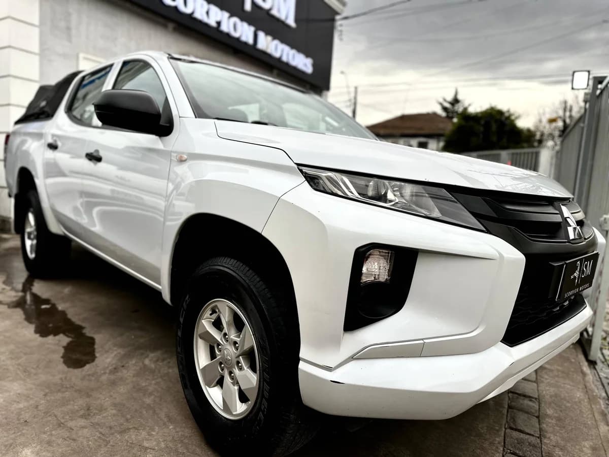 MITSUBISHI L200 WORK CR WF 2.4 2023 - Imagen 3