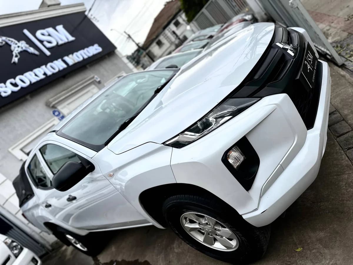 MITSUBISHI L200 WORK CR WF 2.4 2023 - Imagen 7