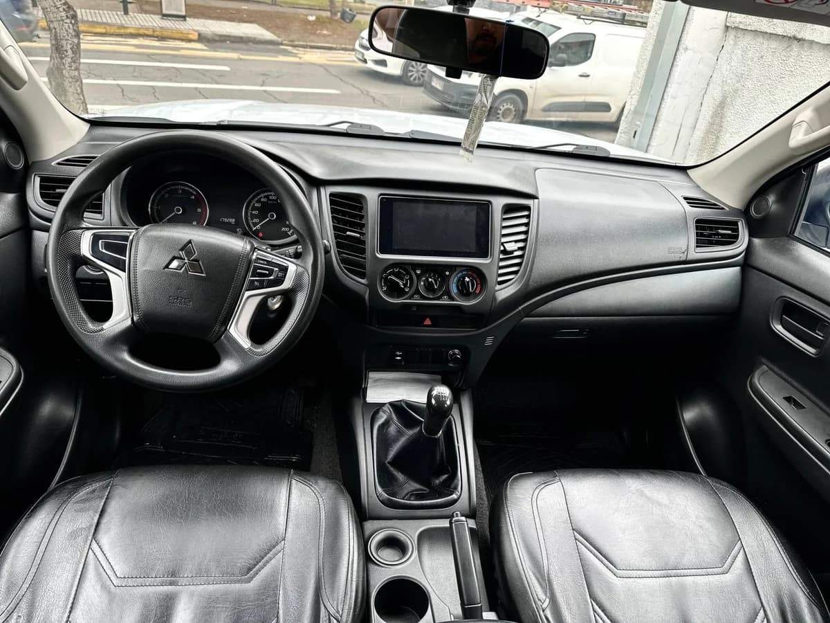 MITSUBISHI L200 WORK CR WF 2.4 2023 - Imagen 12