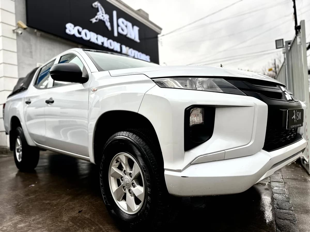 MITSUBISHI L200 WORK CR WF 2.4 2023 - Imagen 6