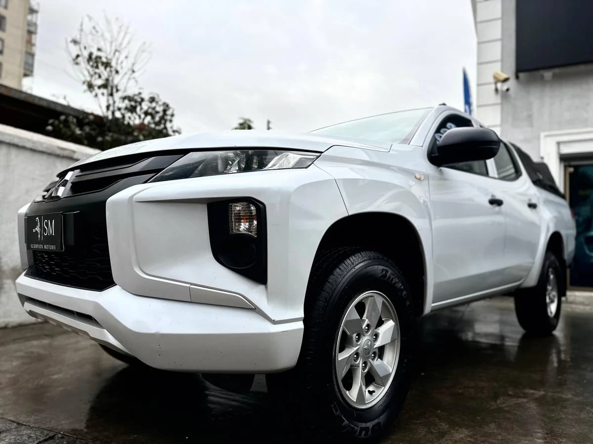 MITSUBISHI L200 WORK CR WF 2.4 2023 - Imagen 8