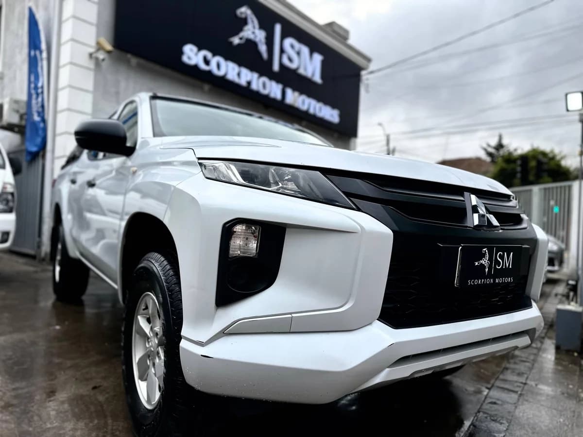 MITSUBISHI L200 WORK CR WF 2.4 2023 - Imagen 9