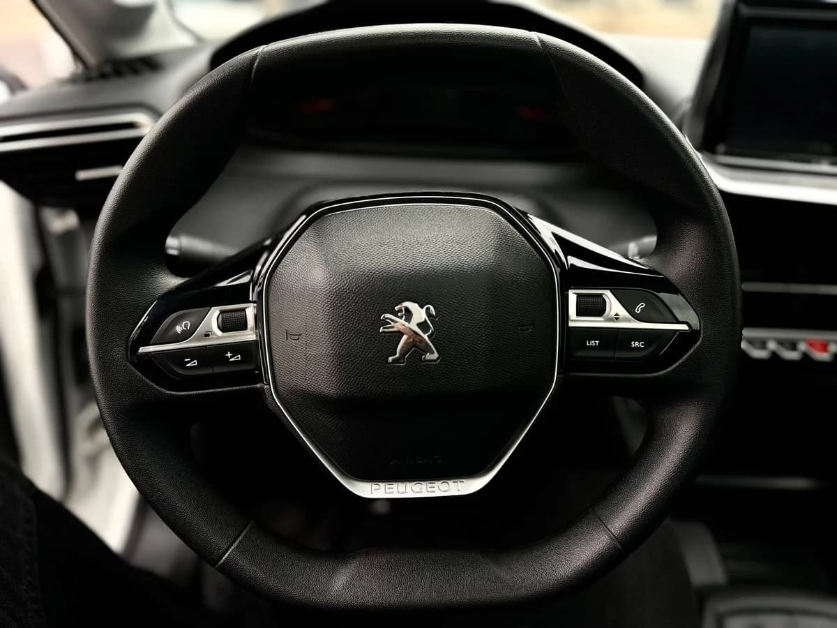 PEUGEOT 208 STYLE PURETECH 75 1.2 2024 - Imagen 6