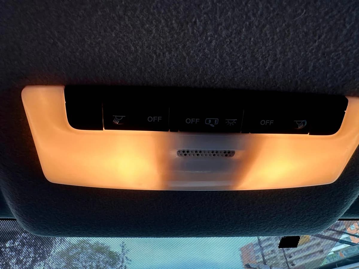 NISSAN VERSA 1.6 MT 2023 - Imagen 12