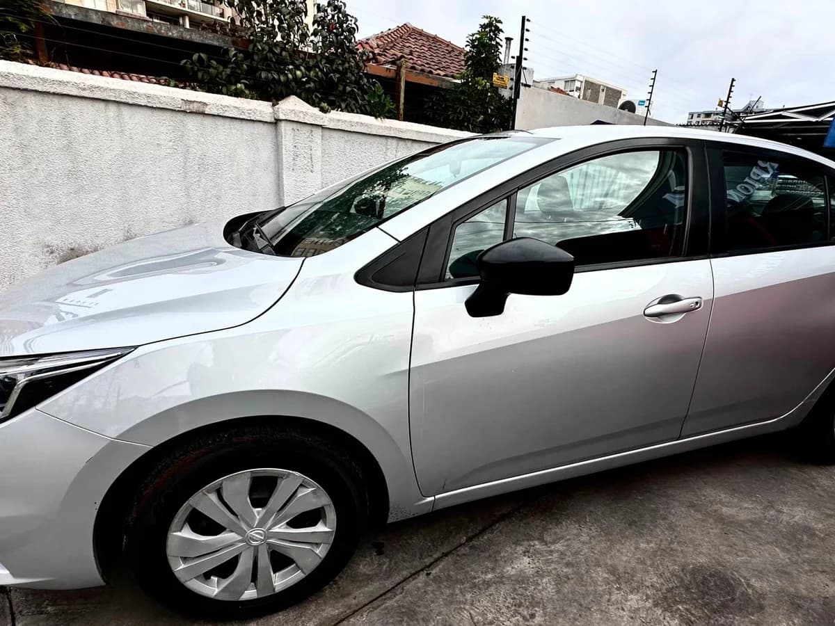 NISSAN VERSA 1.6 MT 2023 - Imagen 6