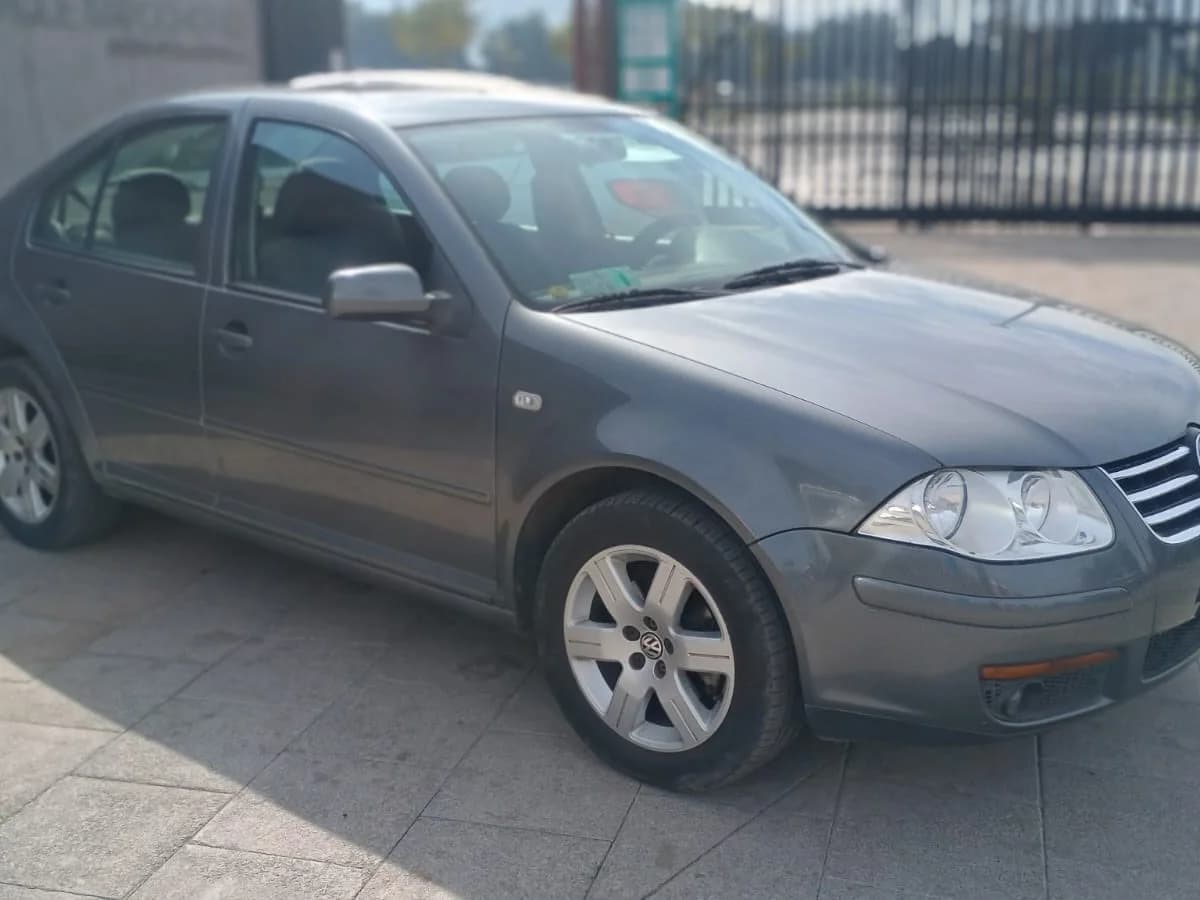 VOLKSWAGEN Bora TRENDLINE 2.0 MT 2014 - Imagen 1