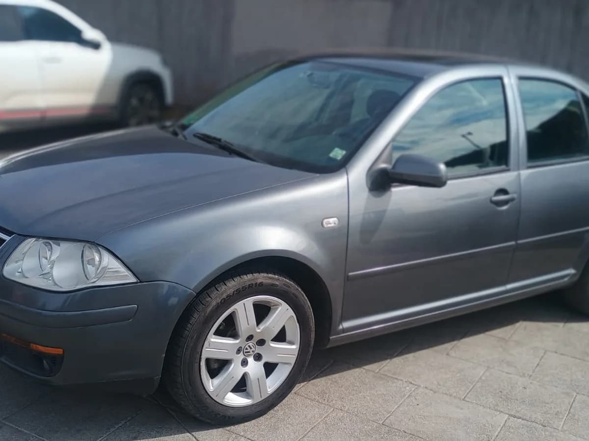 VOLKSWAGEN Bora TRENDLINE 2.0 MT 2014 - Imagen 3