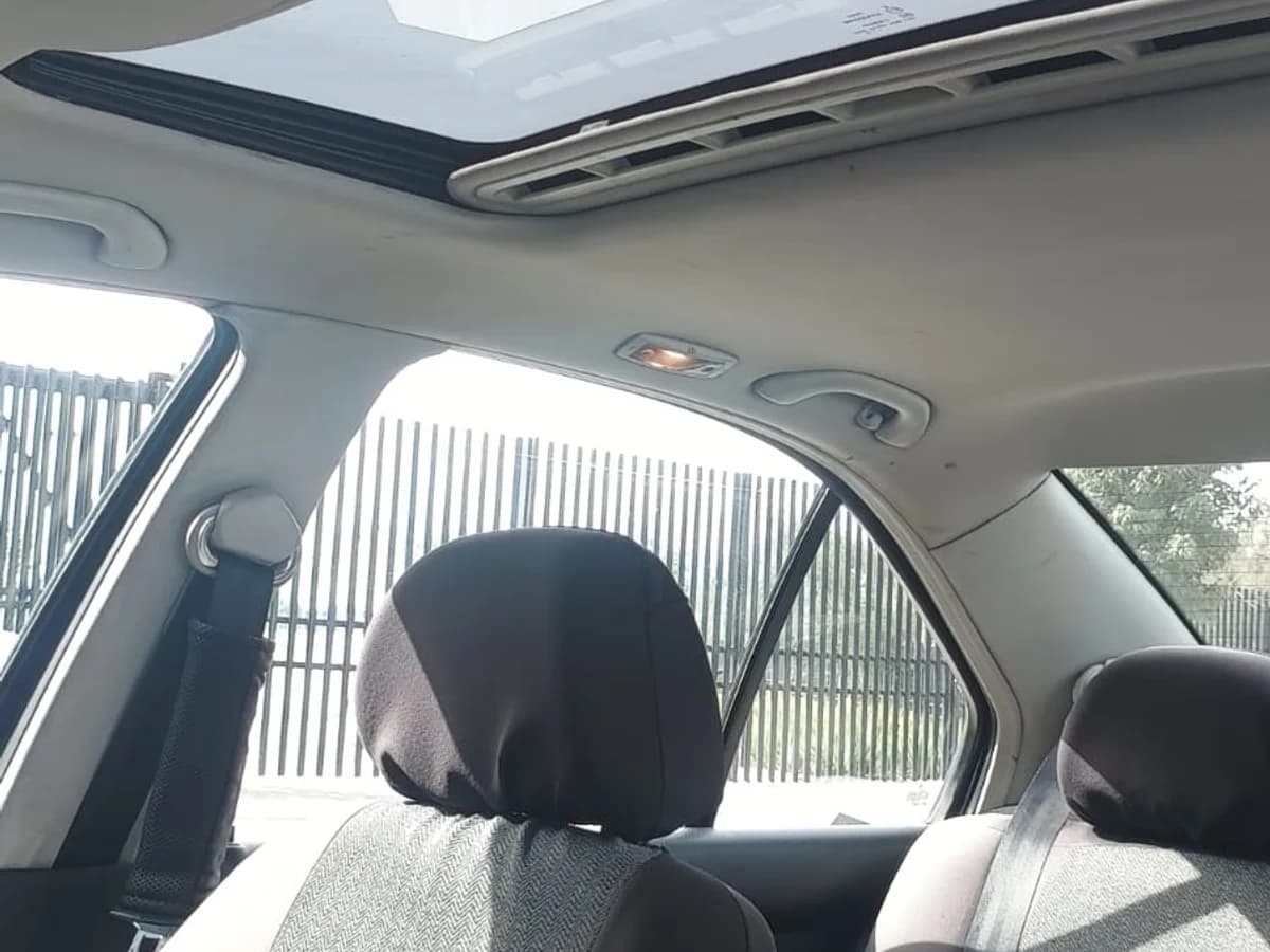 Volkswagen Bora 2.0L Trendline Sky MT5 año 2014 - Imagen 2