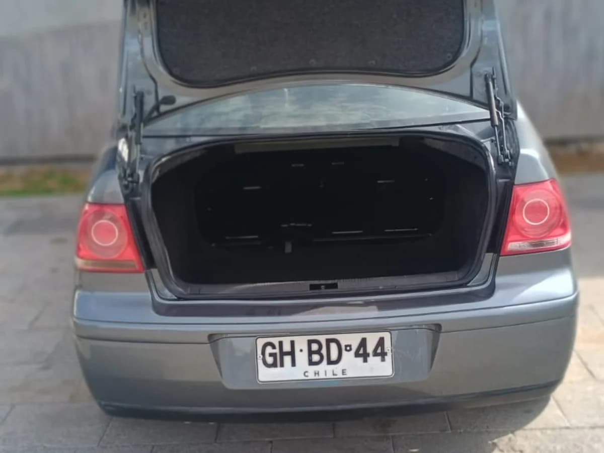 Volkswagen Bora 2.0L Trendline Sky MT5 año 2014 - Imagen 8