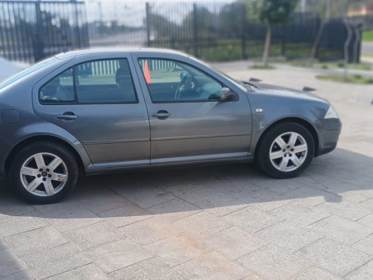 Volkswagen Bora 2.0L Trendline Sky MT5 año 2014 - Imagen 10
