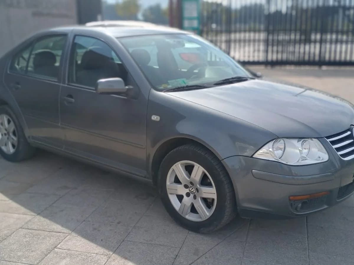 Volkswagen Bora 2.0L Trendline Sky MT5 año 2014 - Imagen 11