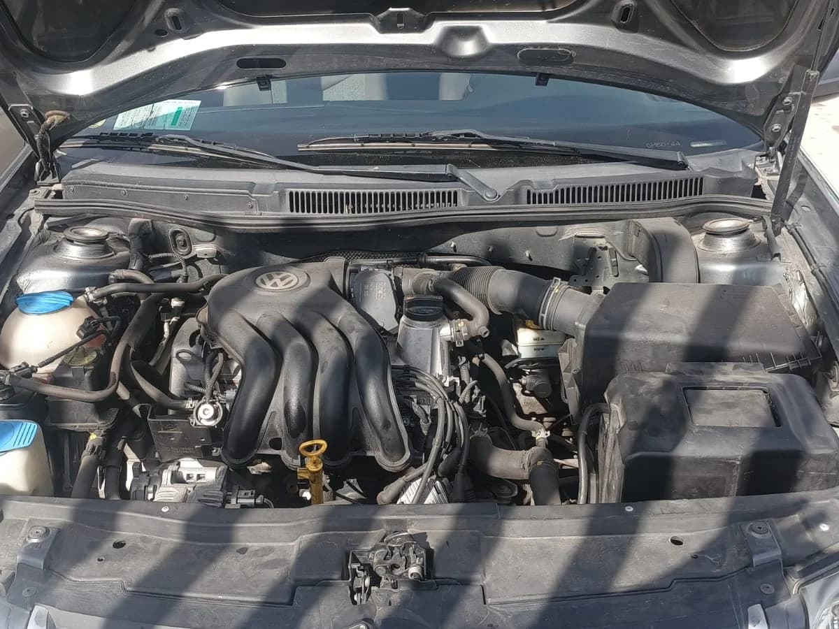 Volkswagen Bora 2.0L Trendline Sky MT5 año 2014 - Imagen 19