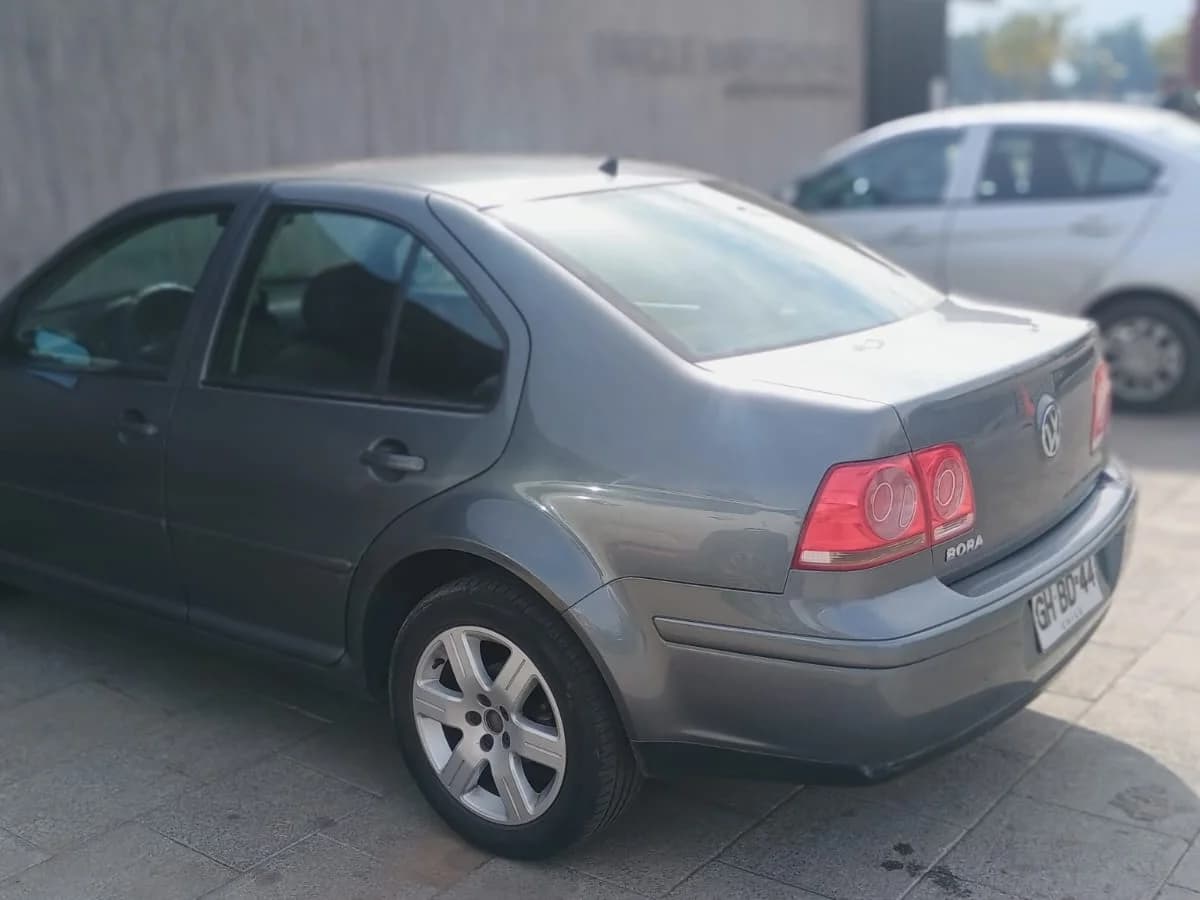 Volkswagen Bora 2.0L Trendline Sky MT5 año 2014 - Imagen 22