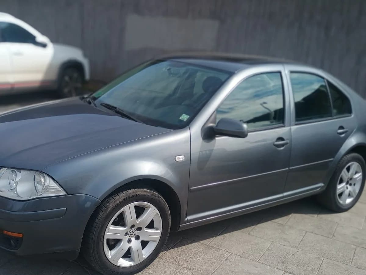Volkswagen Bora 2.0L Trendline Sky MT5 año 2014 - Imagen 24