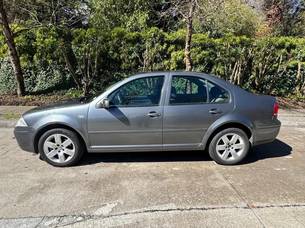 Volkswagen Bora 2.0L Trendline Sky MT5 año 2014 - Imagen 5