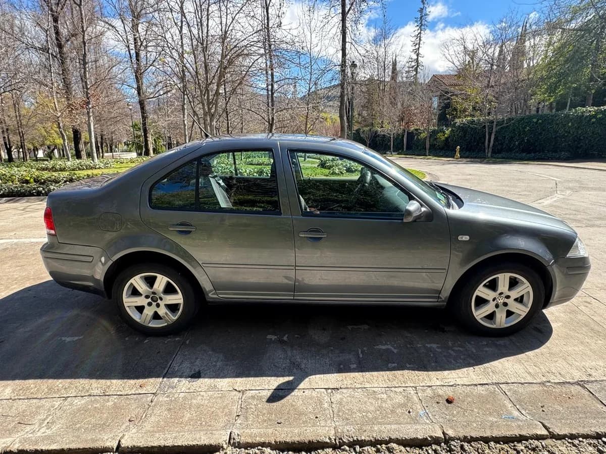 Volkswagen Bora 2.0L Trendline Sky MT5 año 2014 - Imagen 10