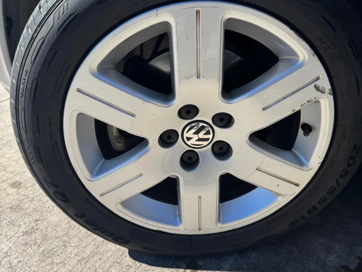 Volkswagen Bora 2.0L Trendline Sky MT5 año 2014 - Imagen 11