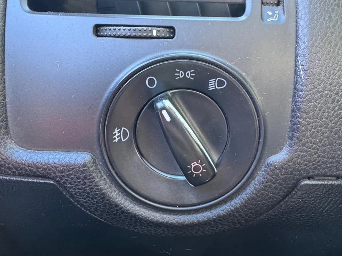Volkswagen Bora 2.0L Trendline Sky MT5 año 2014 - Imagen 15