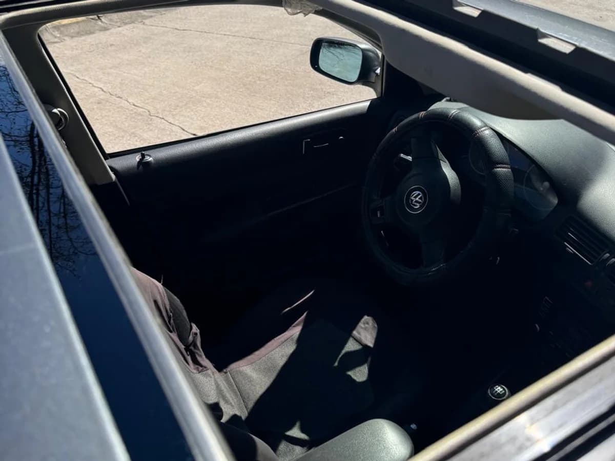Volkswagen Bora 2.0L Trendline Sky MT5 año 2014 - Imagen 2