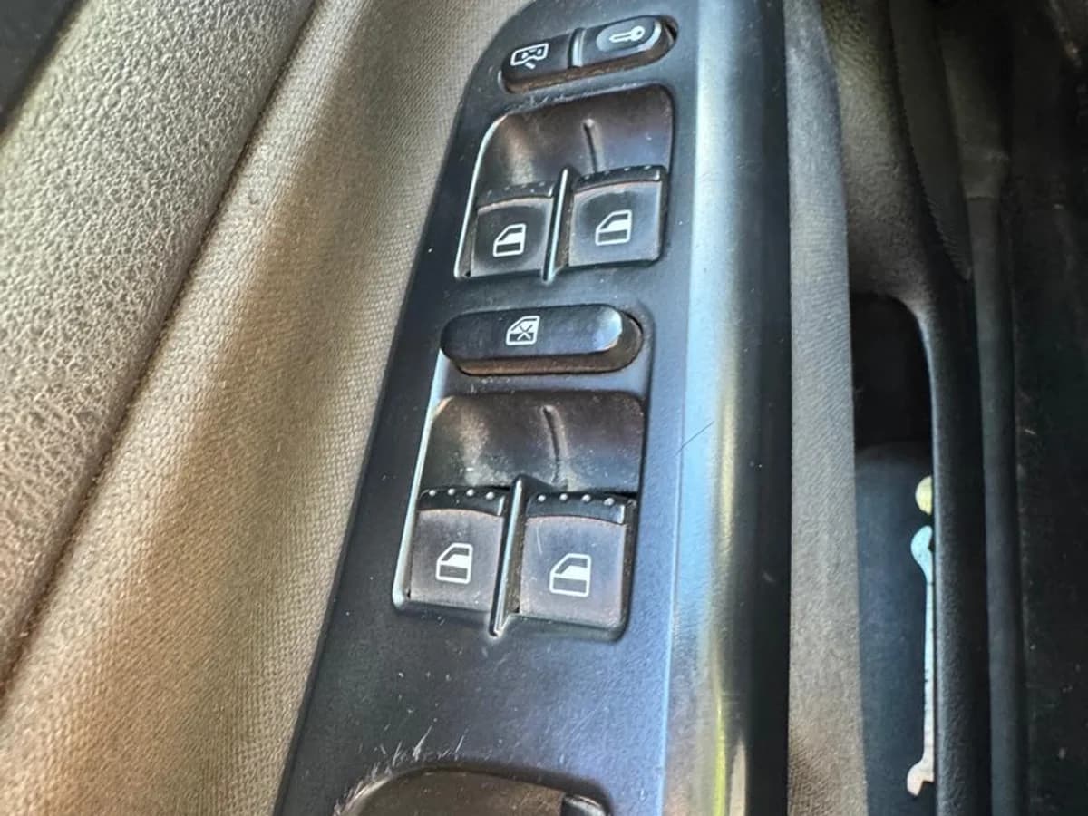 Volkswagen Bora 2.0L Trendline Sky MT5 año 2014 - Imagen 20