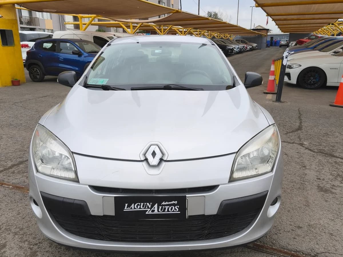 RENAULT Megane III HB EXPRESSION 2.0 2012 - Imagen 2