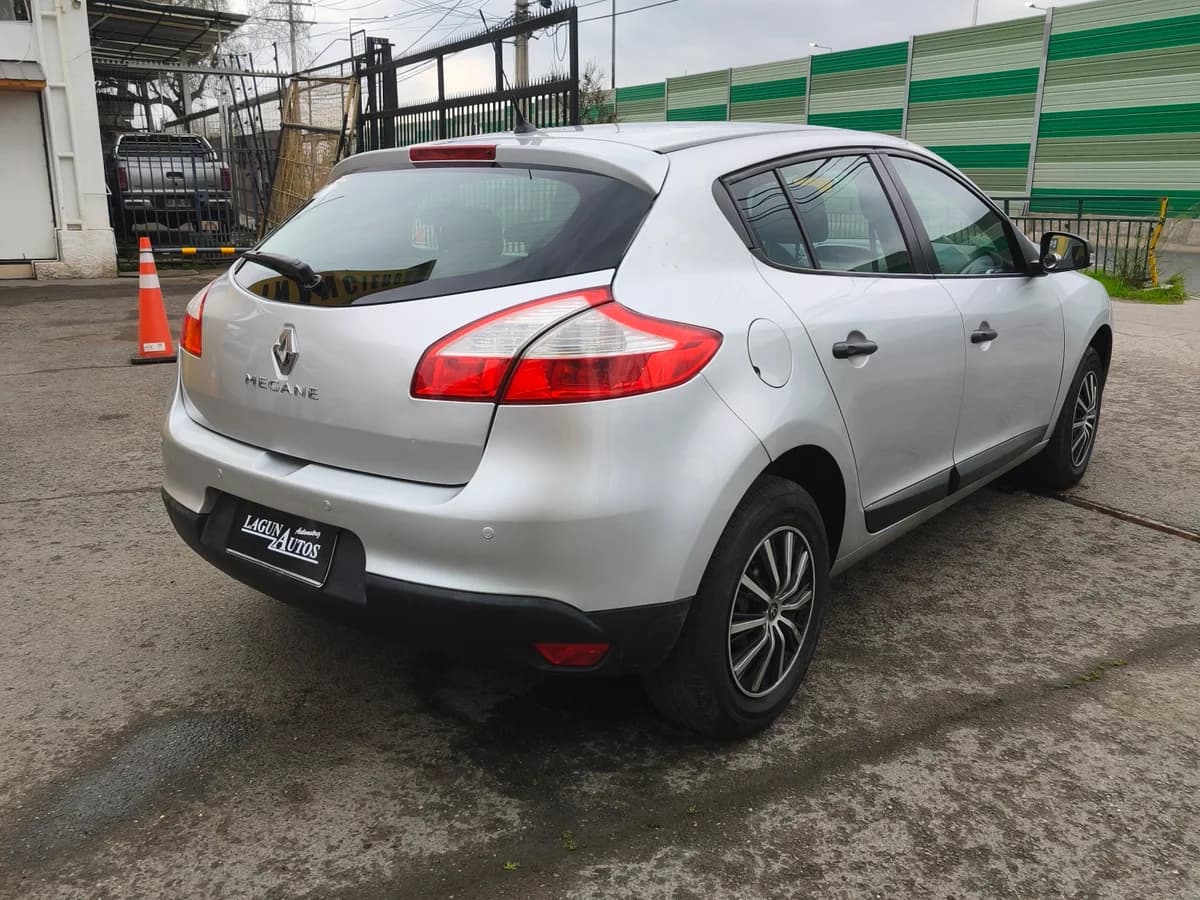 RENAULT Megane III HB EXPRESSION 2.0 2012 - Imagen 6