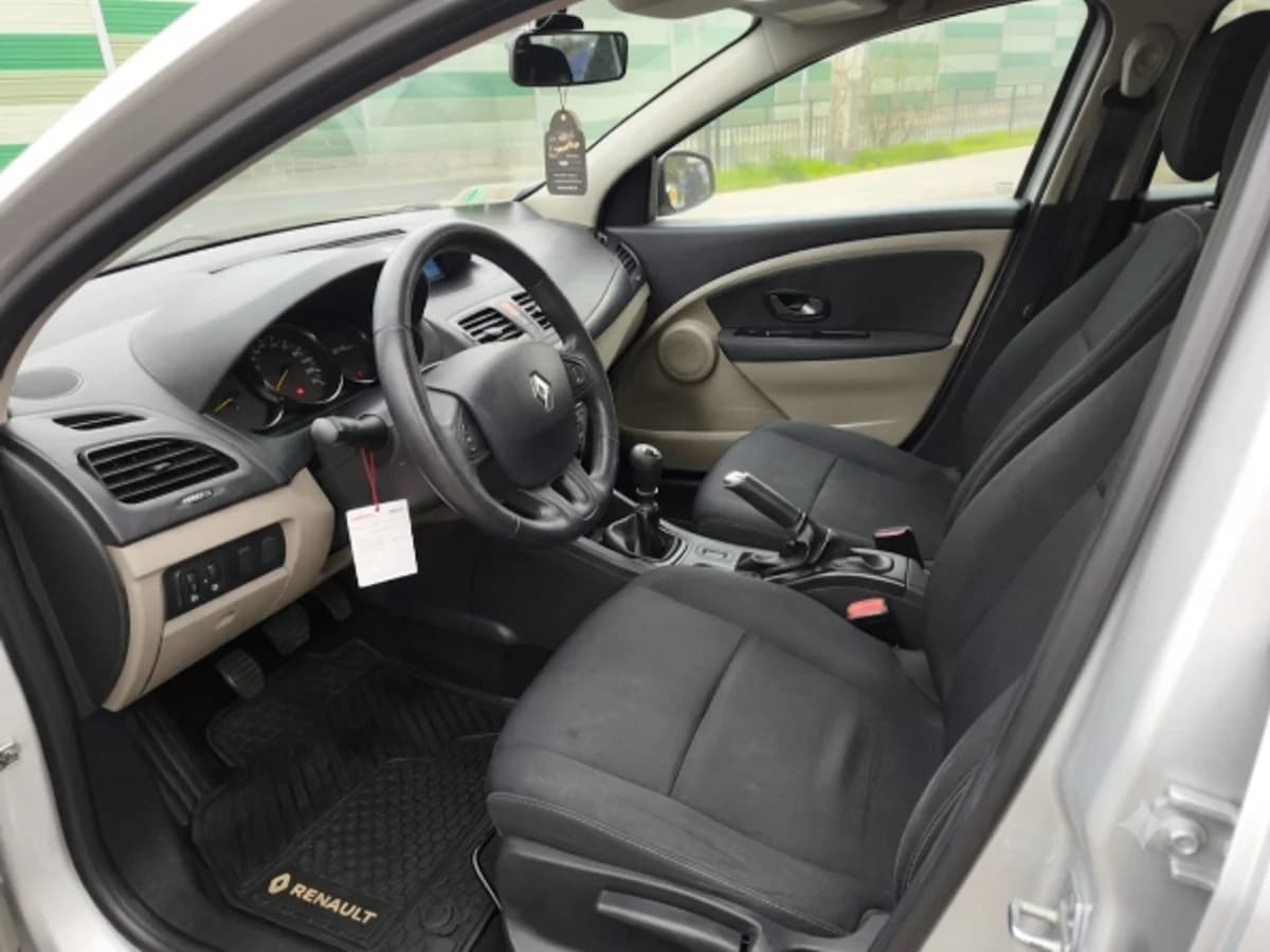 RENAULT Megane III HB EXPRESSION 2.0 2012 - Imagen 7