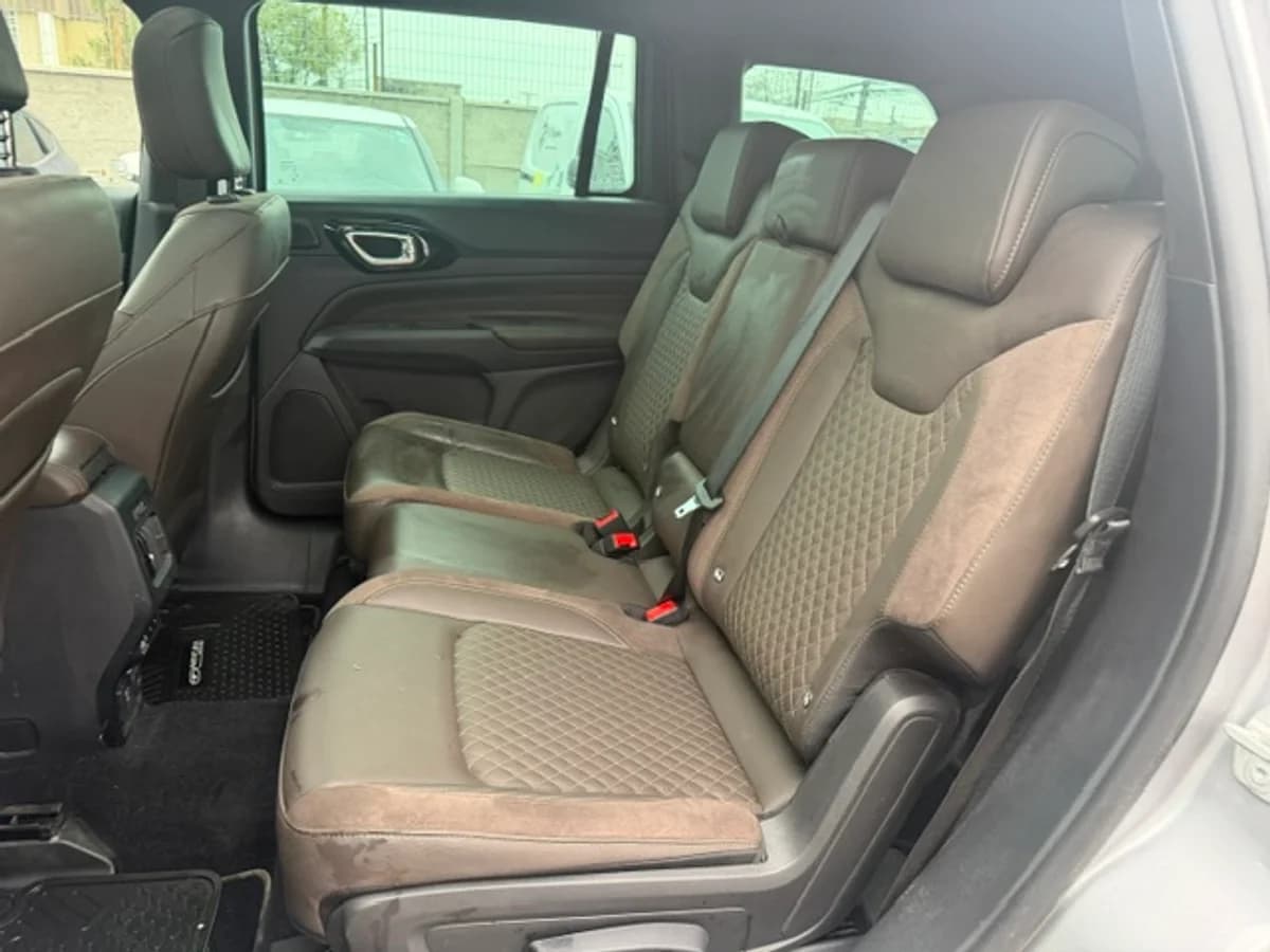 JEEP COMMANDER 1.3T OVERLAND T270 4X2 6AT 5P 2024 - Imagen 12