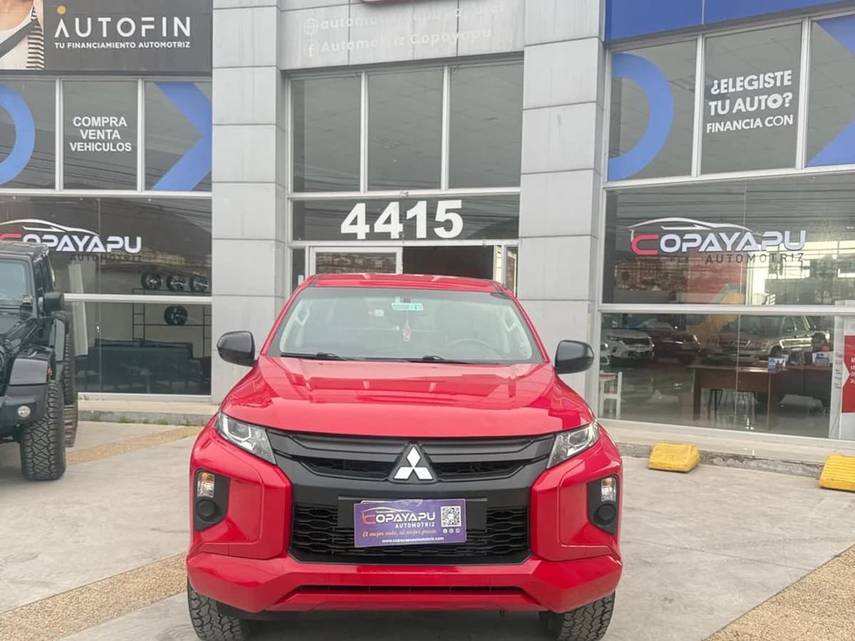 MITSUBISHI Katana 2.4 4x4 - Imagen 1