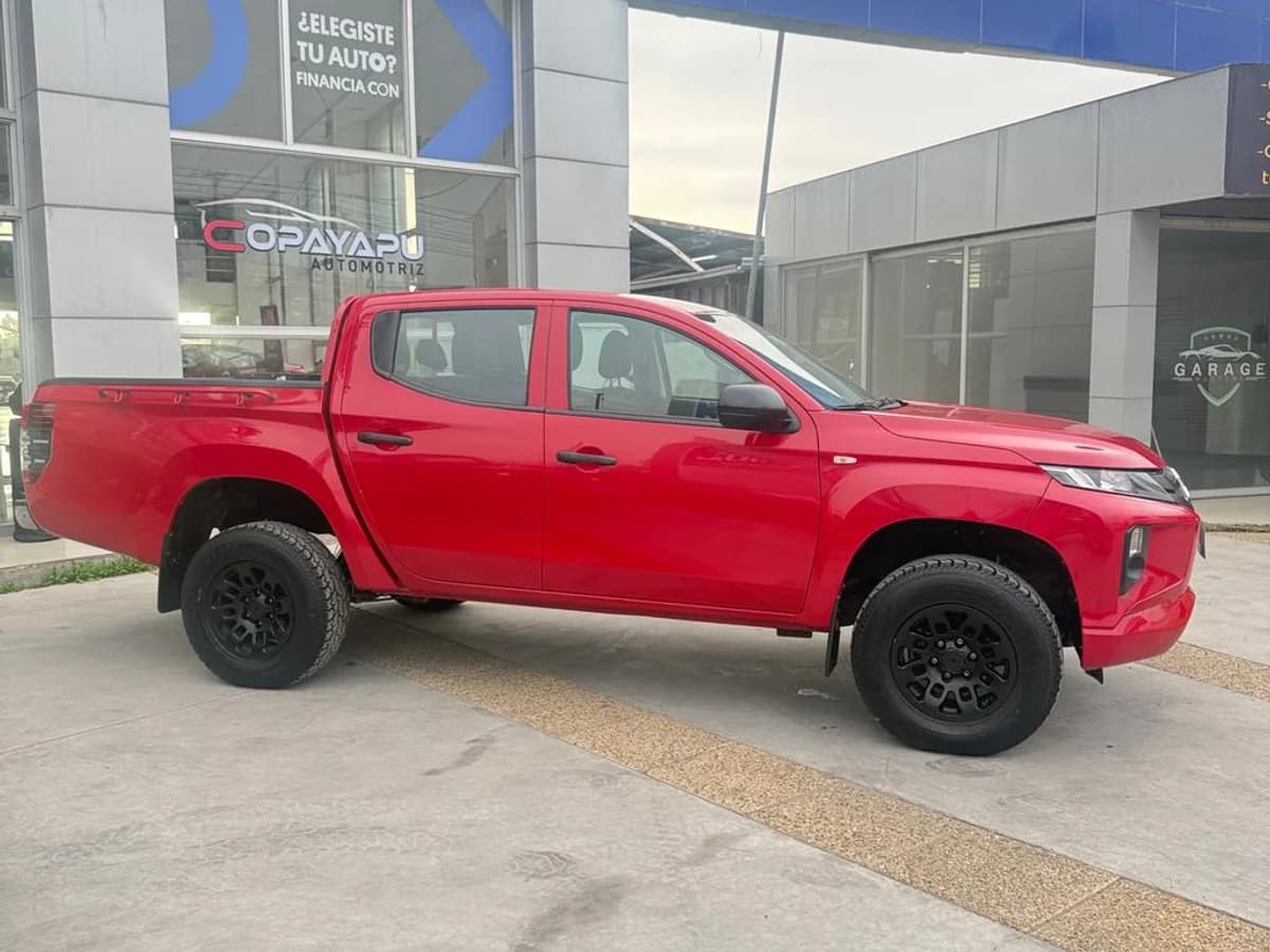 MITSUBISHI Katana 2.4 4x4 - Imagen 3