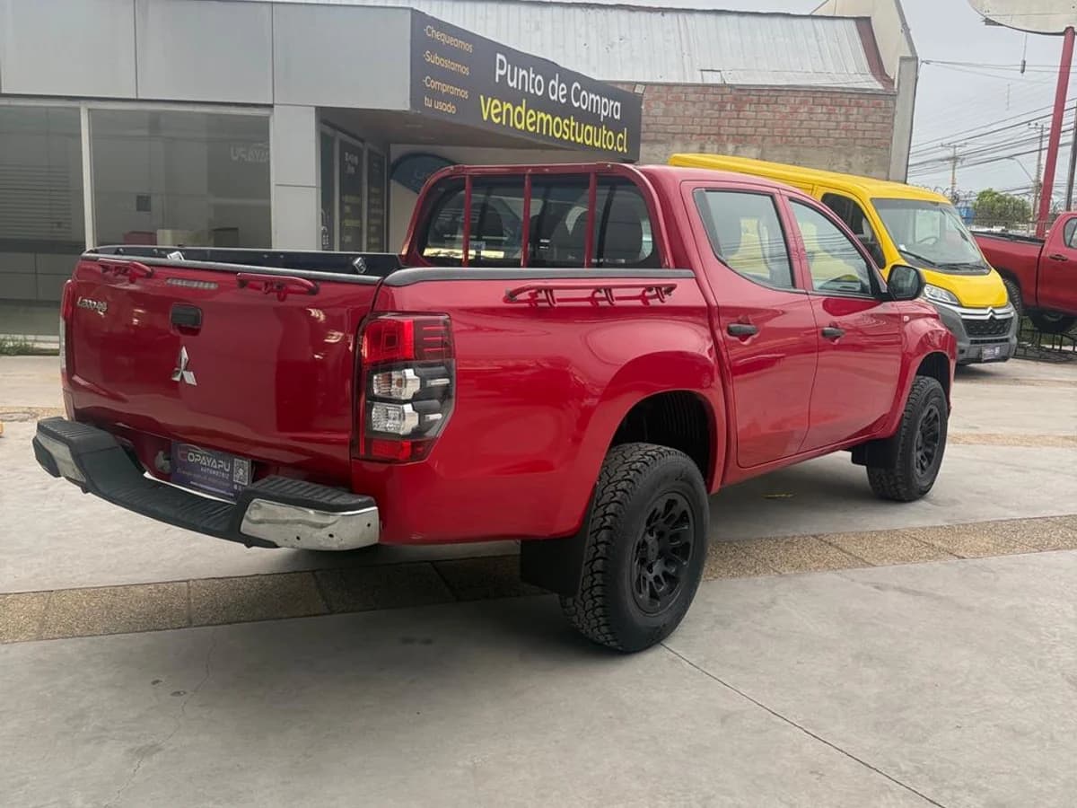 MITSUBISHI Katana 2.4 4x4 - Imagen 4
